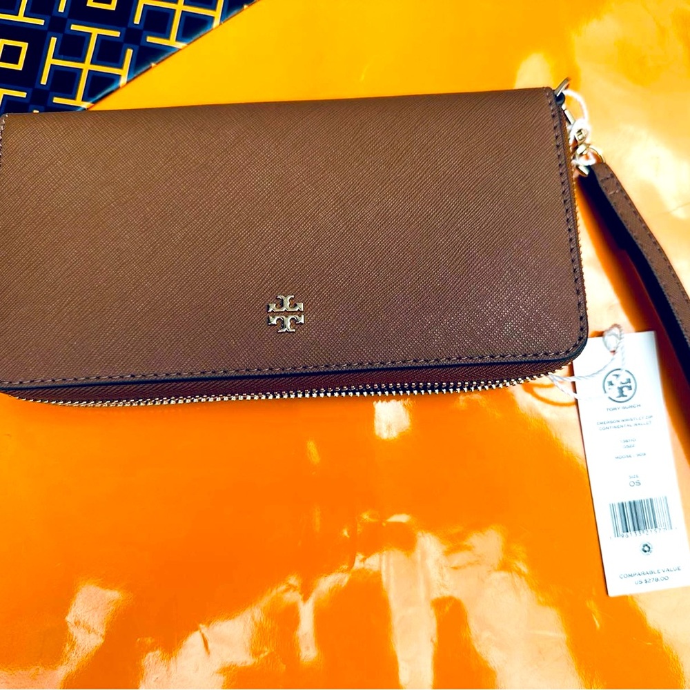 NWT Tory Burch Emerson Continental Wallet Wristlet Brown Leather Shiny Hardware